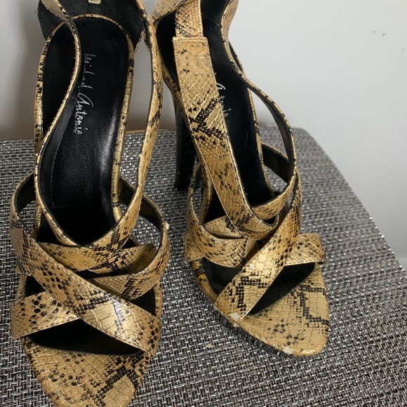 Gold heels for SALE - Picture 1 of 5